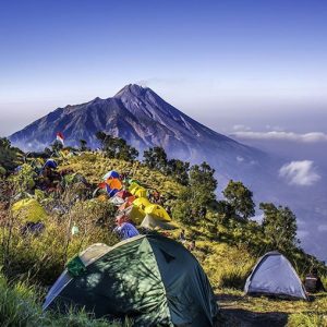 Travellers Wajib Tahu Waktu Terbaik Untuk Mendaki Gunung di Indonesia