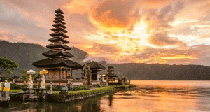 Jangan Ngaku ke Bali Jika Tidak Mampir ke Pura Uluwatu
